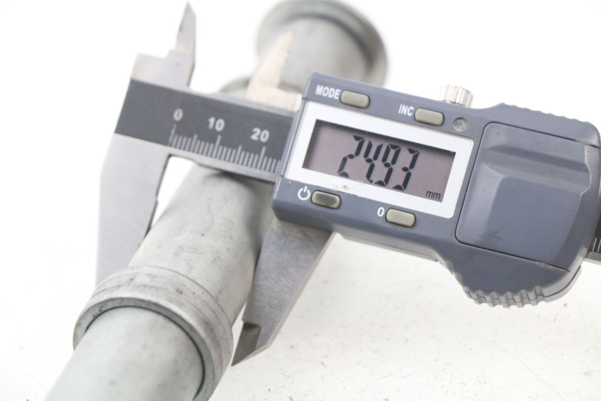 photo de VORDERRADACHSE HONDA CBR RR FIREBLADE 1000 (2006 - 2007) - Alternative Perspektive