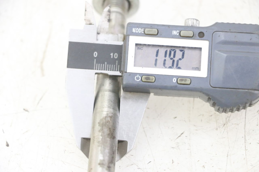 photo de VORDERRADACHSE HONDA CRF-F CRF F 110 (2019 - 2022) - Zoom auf Gebrauchszustand