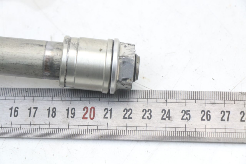 photo de VORDERRADACHSE HONDA CRF R 250 (2020 - 2021) - Zoom auf Gebrauchszustand