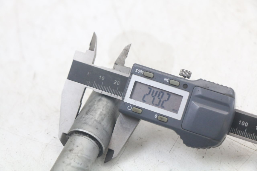 photo de VORDERRADACHSE HONDA FJS SILVERWING SILVER WING 600 (2001 - 2010) - Alternative Perspektive