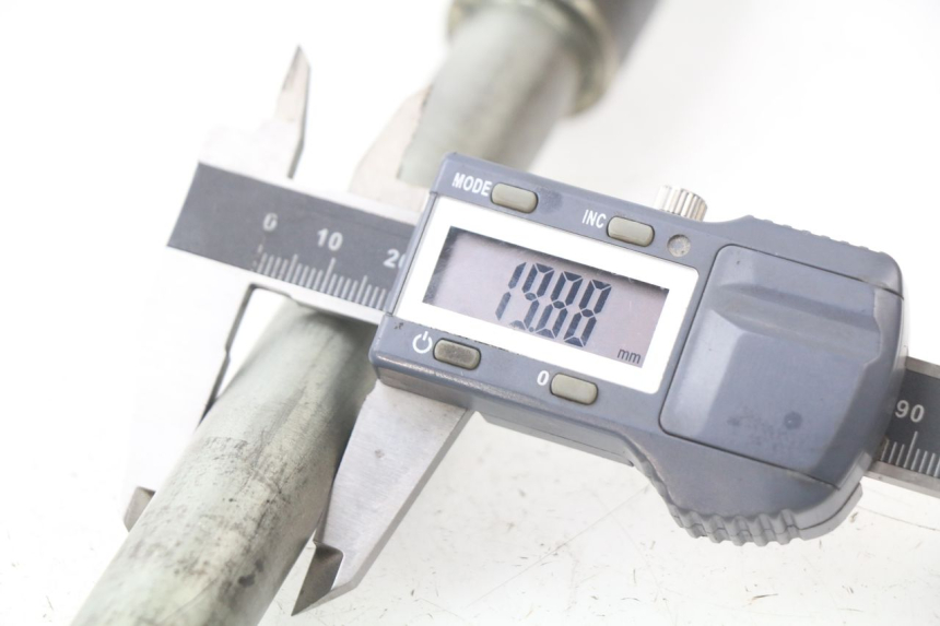 photo de VORDERRADACHSE SUZUKI GSF N BANDIT 1200 (1996 - 1999) - Technische Nahaufnahme