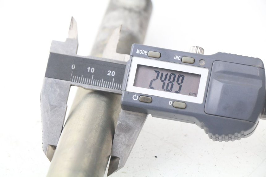 photo de VORDERRADACHSE SUZUKI GSX-R GSXR 600 (2008 - 2010) - Technische Nahaufnahme