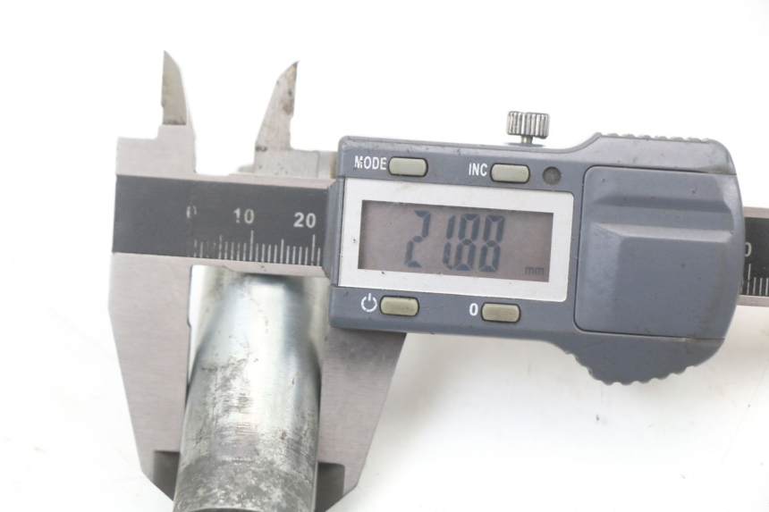 photo de VORDERRADACHSE SUZUKI GZ MARAUDER 125 (1998 - 2004) - Alternative Perspektive