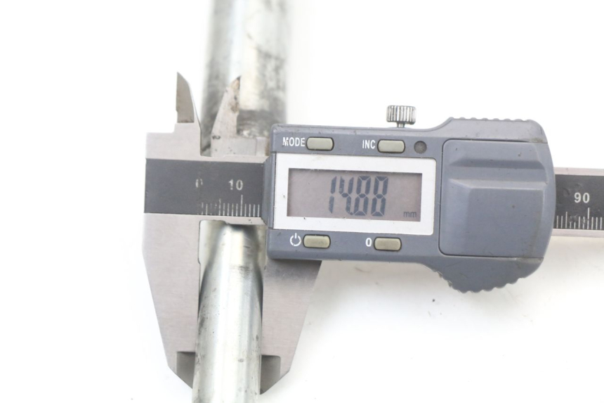 photo de VORDERRADACHSE SUZUKI GZ MARAUDER 125 (1998 - 2004) - Technische Nahaufnahme