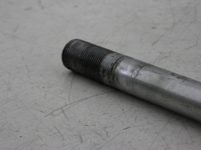 photo de VORDERRADACHSE KAWASAKI ER-6 ER6 N 650 (2005 - 2009) - Zoom auf Gebrauchszustand