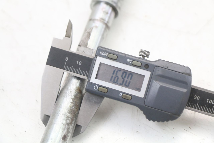 photo de VORDERRADACHSE KAWASAKI GTR 1000 (1994 - 2004) - Technische Nahaufnahme