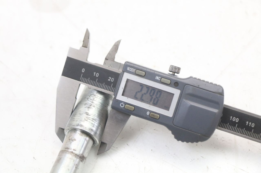 photo de VORDERRADACHSE KAWASAKI GTR 1000 (1994 - 2004) - Gesamtansicht des Produkts