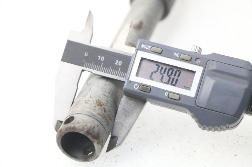 photo de VORDERRADACHSE HONDA NSS EX FORZA 250 (2005 - 2013) - Details der Befestigungspunkte