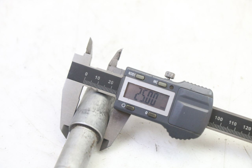 photo de VORDERRADACHSE HONDA NTV DEAUVILLE 650 (2001 - 2006) - Technische Nahaufnahme