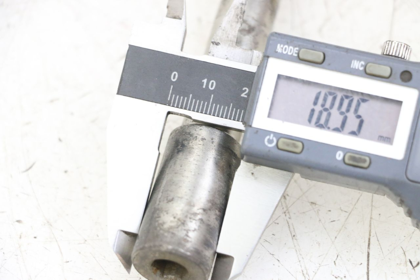 photo de VORDERRADACHSE PEUGEOT ELYSTAR 125 (2002 - 2007) - Detailansicht des Bauteils