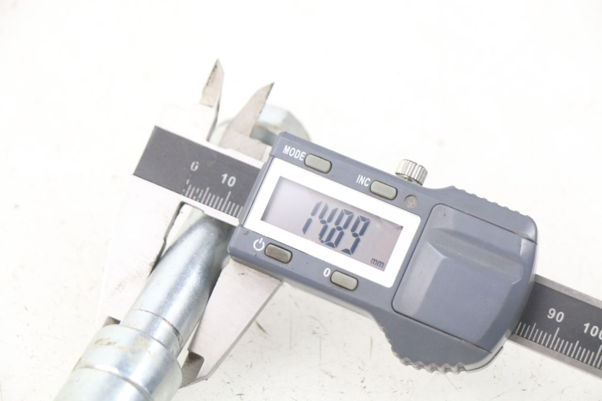 photo de VORDERRADACHSE MINI MX ROOKIE 125 - Zoom auf Gebrauchszustand