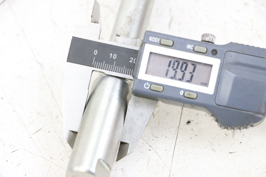 photo de VORDERRADACHSE ROYAL ENFIELD CONTINENTAL GT 650 (2019 - 2024) - Alternative Perspektive