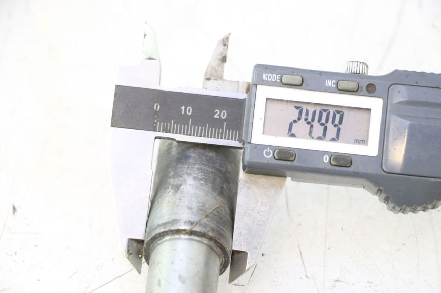 photo de VORDERRADACHSE MZ RT 125 (2000 - 2008) - Detailansicht des Bauteils
