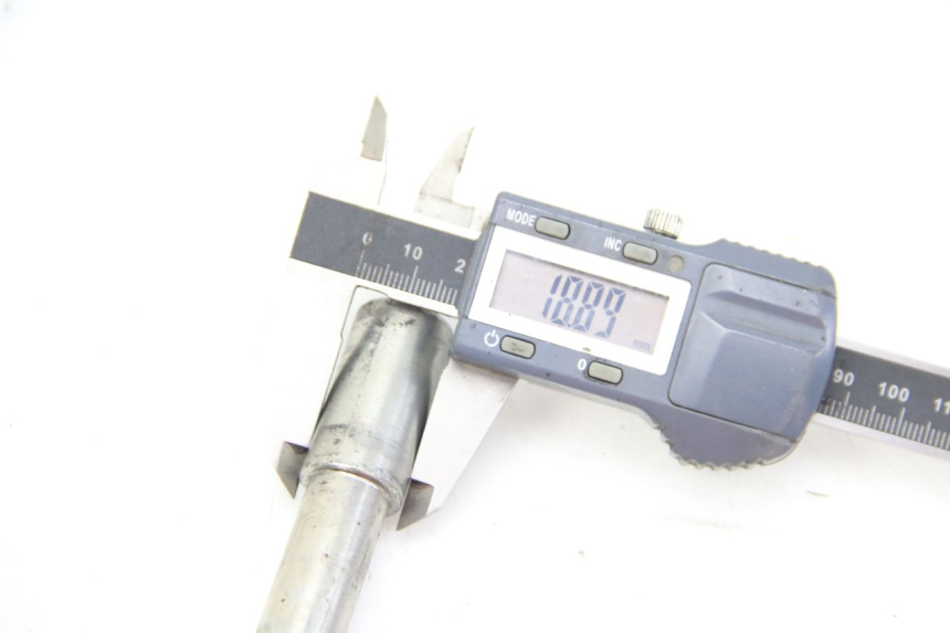 photo de VORDERACHSE PEUGEOT SATELIS 125 (2006 - 2009) - Details der Befestigungspunkte