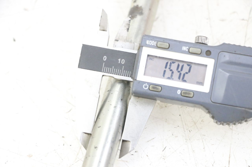 photo de VORDERRADACHSE PEUGEOT SATELIS 125 (2013 - 2018) - Zoom auf Gebrauchszustand