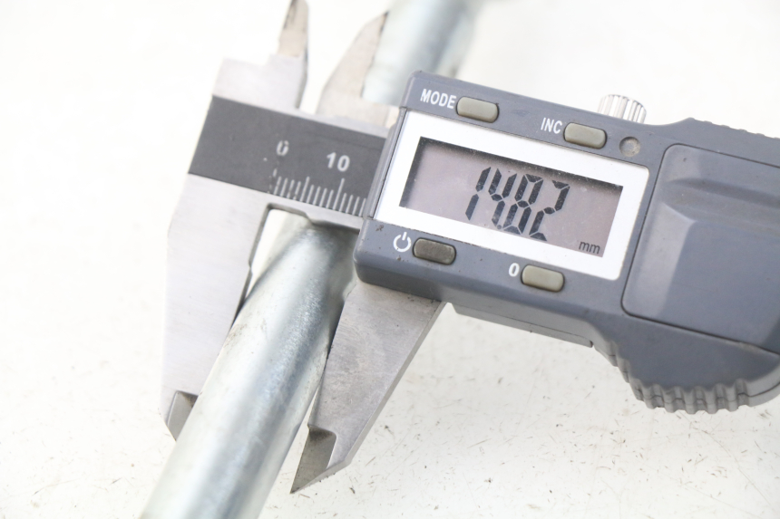 photo de VORDERRADACHSE NITRO MOTORS STORM DIRTBIKE 110 - Zoom auf Gebrauchszustand