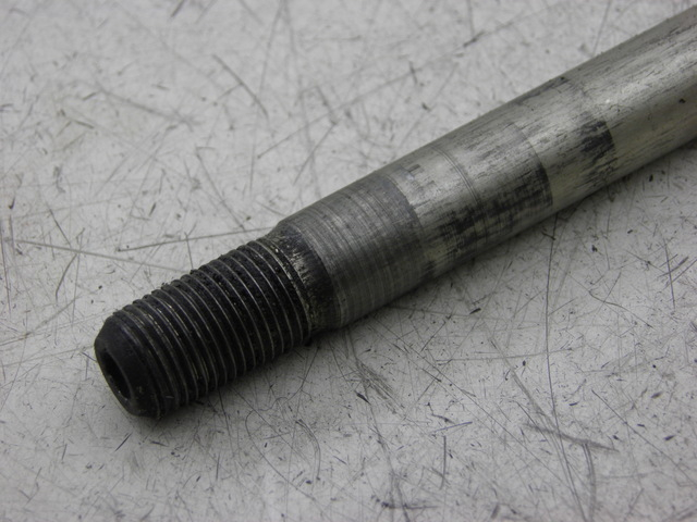 photo de VORDERRADACHSE SUZUKI BURGMAN EXECUTIVE 650 (2008 - 2010) - Detailansicht des Bauteils