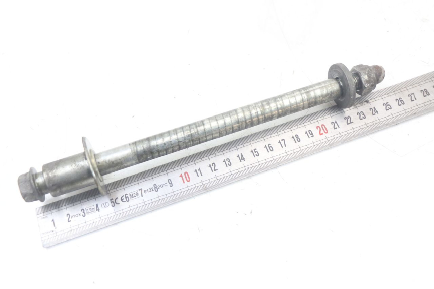 photo de VORDERRADACHSE SUZUKI GS F 500 (2004 - 2007) - Detailansicht des Bauteils