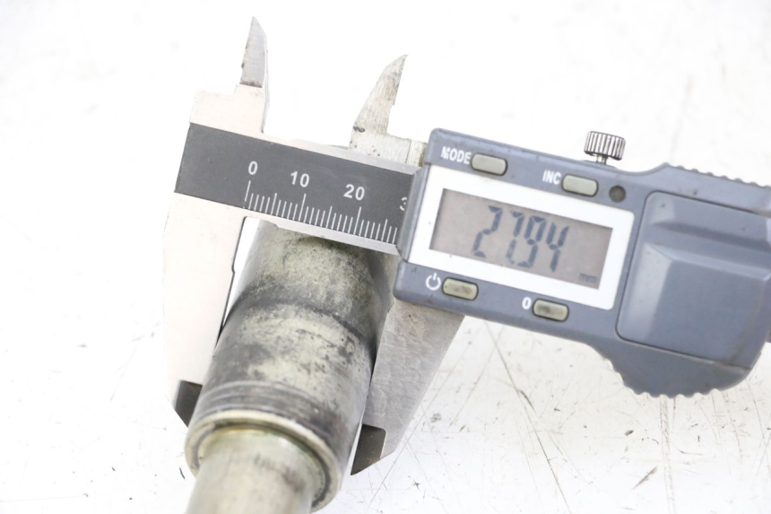 photo de VORDERRADACHSE SUZUKI GSX F GSXF 650 (2007 - 2015) - Zoom auf Gebrauchszustand