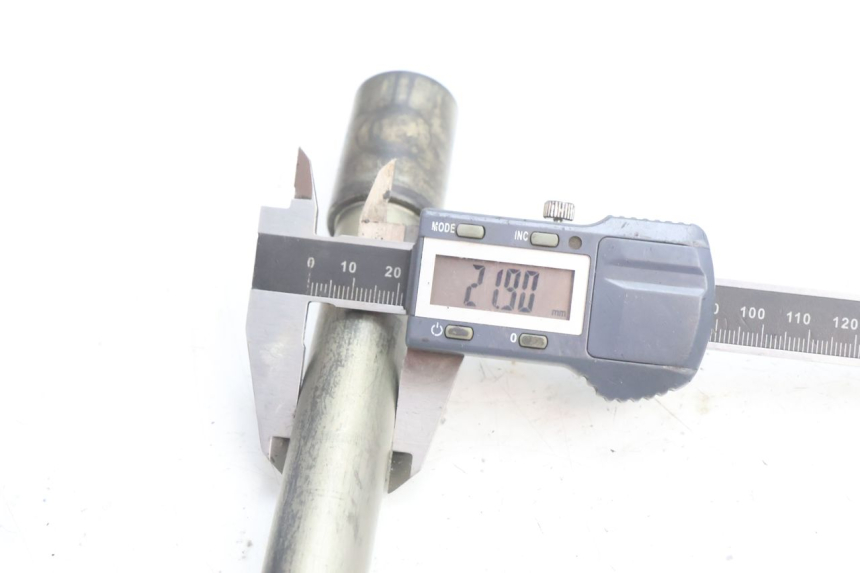 photo de VORDERRADACHSE YAMAHA TDM ABS 900 (2002 - 2014) - Technische Nahaufnahme