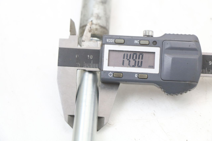 photo de VORDERRADACHSE SUZUKI VL INTRUDER 125 (2004 - 2007) - Technische Nahaufnahme