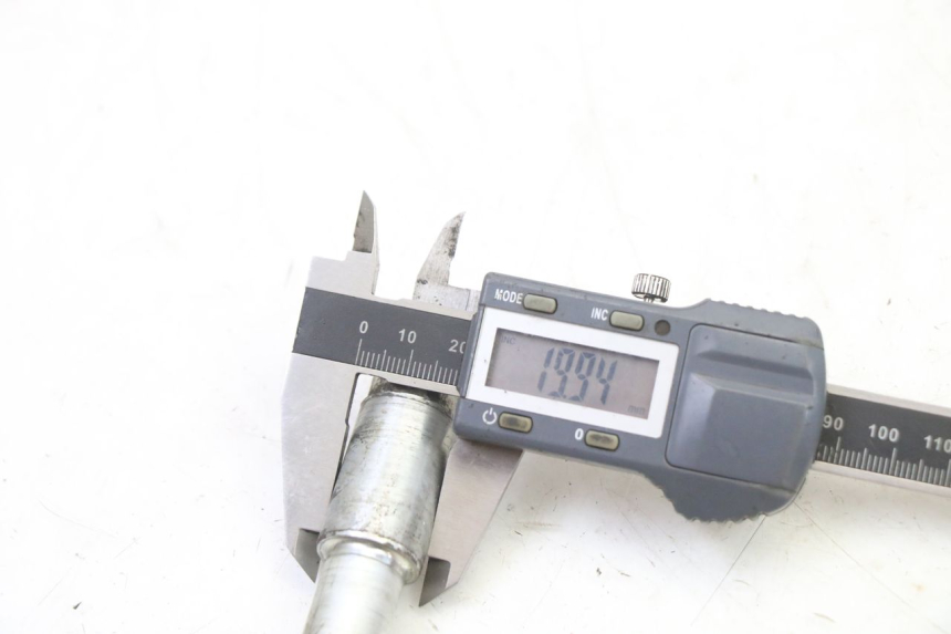 photo de VORDERRADACHSE HONDA XLV VARADERO 125 (2000 - 2006) - Technische Nahaufnahme