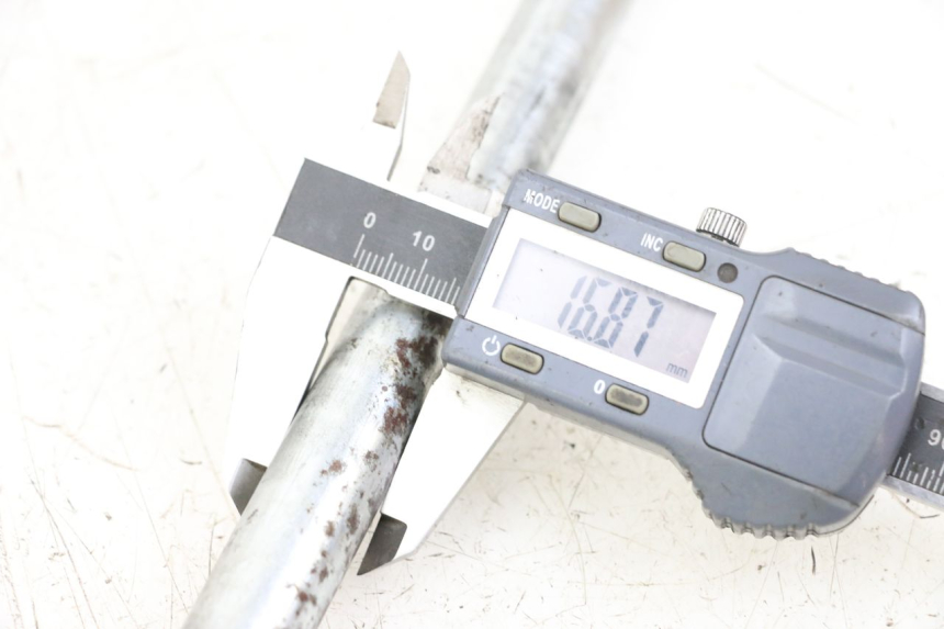 photo de VORDERRADACHSE YAMAHA XVS DRAG STAR DRAGSTAR 650 (1997 - 2007) - Technische Nahaufnahme