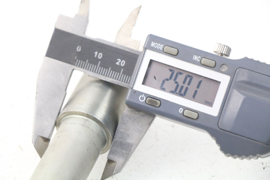 photo de VORDERRADACHSE KAWASAKI Z Z900 900 (2017 - 2019) - Alternative Perspektive