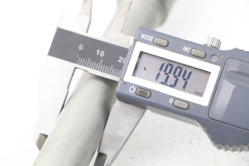 photo de VORDERRADACHSE KAWASAKI Z Z900 900 (2017 - 2019) - Technische Nahaufnahme