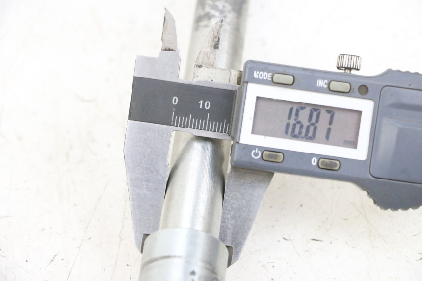 photo de VORDERRADACHSE KAWASAKI ZR 7 750 (1999 - 2004) - Alternative Perspektive