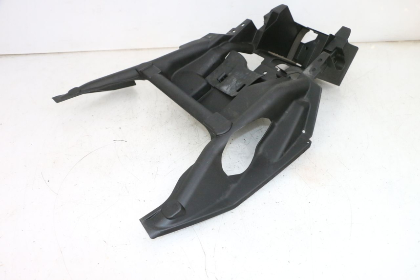 photo de BATTERIEKASTEN SUZUKI BURGMAN 650 (2013 - 2020) - Technische Nahaufnahme