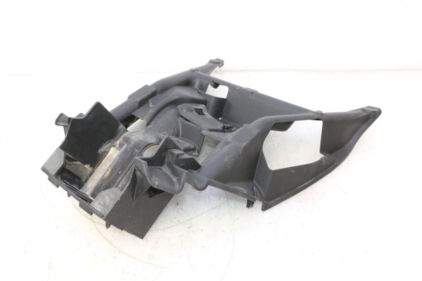 photo de BATTERIEKASTEN SUZUKI BURGMAN EXECUTIVE ABS 650 (2006 - 2012) - Technische Nahaufnahme
