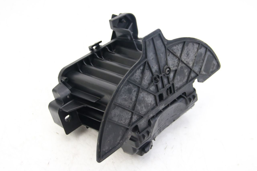 photo de BATTERIEFACH PEUGEOT CITYSTAR 50 (2013 - 2017) - Hochauflösende Nahaufnahme