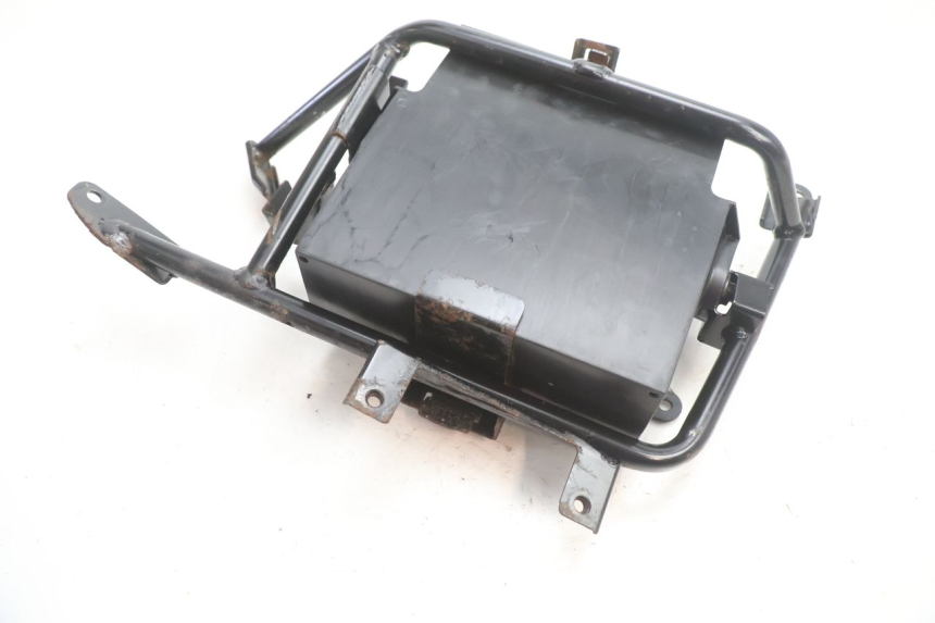 photo de BATTERIEKASTEN YAMAHA FJR 1300 (2001 - 2005) - Details der Befestigungspunkte