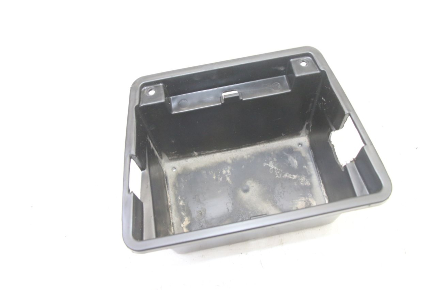 photo de BATTERIEFACH VENESI FLY RETRO 4T 50 (2020 - 2025) - Zoom auf Gebrauchszustand