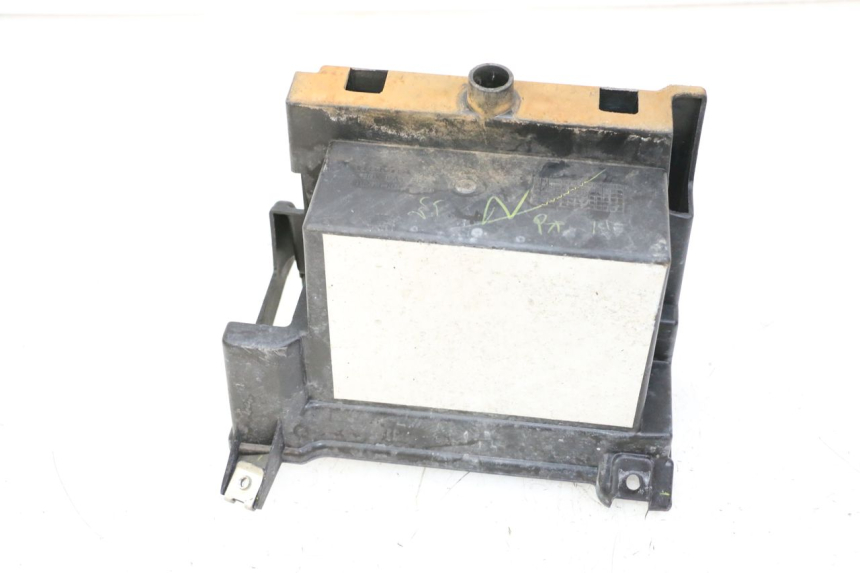 photo de BATTERIEKASTEN HONDA FORZA ABS 300 (2013 - 2017) - Zoom auf Gebrauchszustand