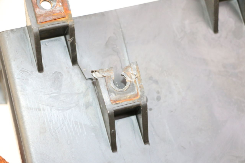 photo de BATTERIEKASTEN YAMAHA FZ6 FAZER S2 600 (2007 - 2011) - Detailansicht des Bauteils