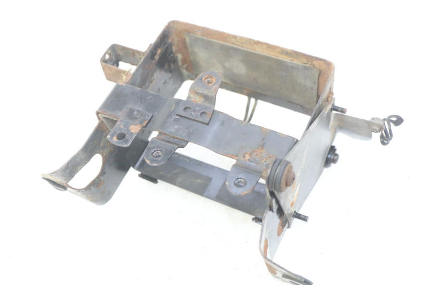 photo de BATTERIEFACH SUZUKI GSX-F GSX  F 1100 (1988 - 1994) - Zoom auf Gebrauchszustand