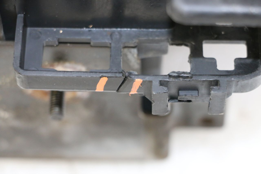 photo de BATTERIEKASTEN HONDA VT C2 SHADOW 750 (1997 - 2001) - Zoom auf Gebrauchszustand