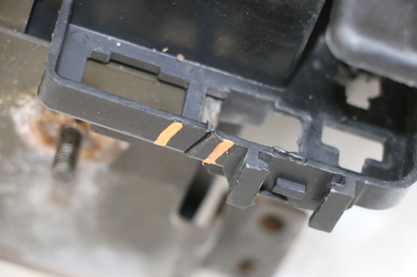 photo de BATTERIEKASTEN HONDA VT C2 SHADOW 750 (1997 - 2001) - Oberflächenzustand und Material