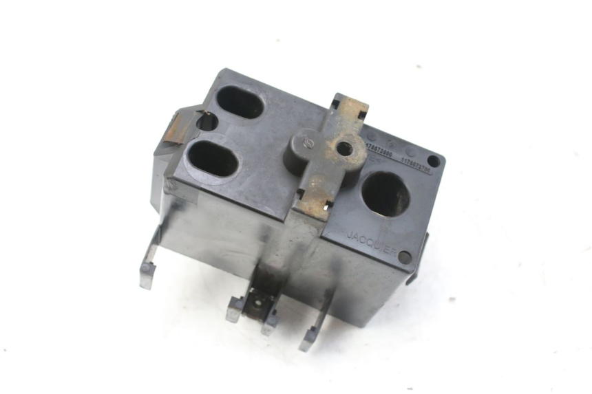 photo de BATTERIEFACH PEUGEOT LUDIX 50 (2008 - 2017) - Zoom auf Gebrauchszustand