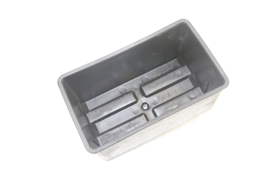 photo de BATTERIEFACH PIAGGIO VESPA LX 2T 50 (2005 - 2013) - Detailansicht des Bauteils