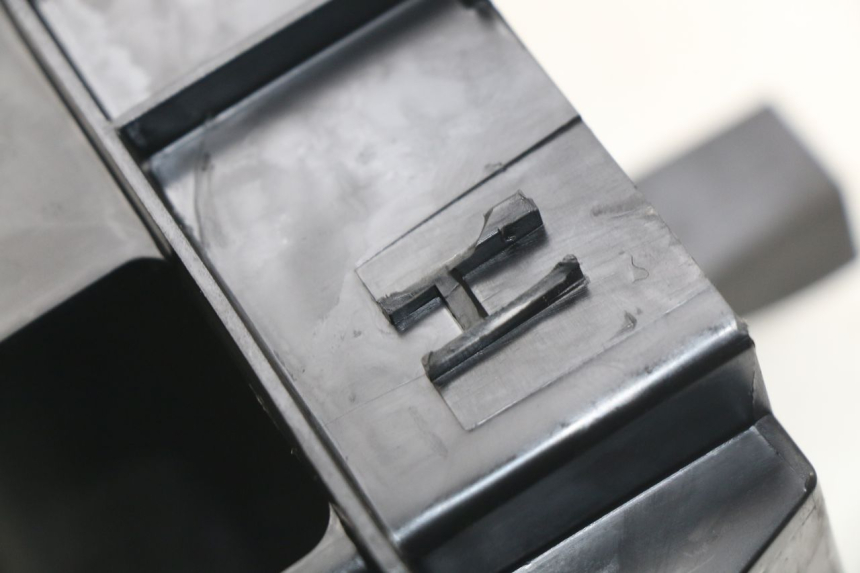 photo de BATTERIEFACH PEUGEOT SATELIS 125 (2006 - 2009) - Detailansicht des Bauteils