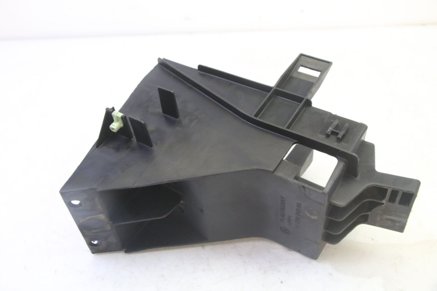 photo de BATTERIEKASTEN PEUGEOT SATELIS 125 (2013 - 2018) - Technische Nahaufnahme