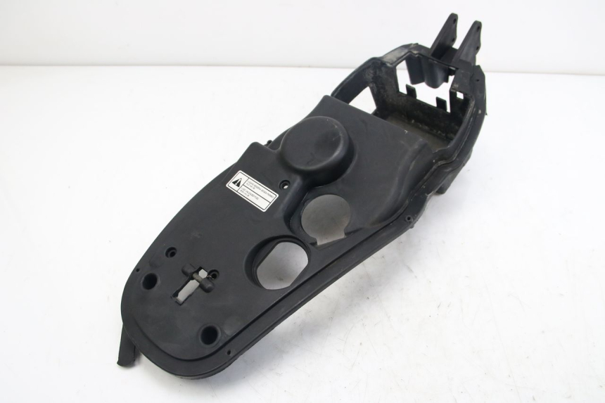 photo de BATTERIEFACH APRILIA SCARABEO 4T 50 (2009 - 2017) - Detailansicht des Bauteils