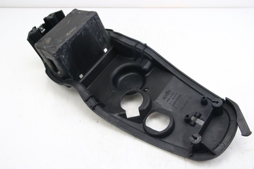 photo de BATTERIEFACH APRILIA SCARABEO 4T 50 (2009 - 2017) - Zoom auf Komponenten