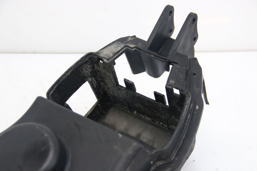 photo de BATTERIEFACH APRILIA SCARABEO 4T 50 (2009 - 2017) - Zoom auf Gebrauchszustand