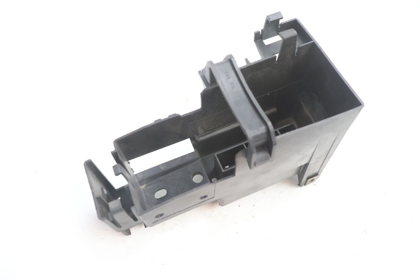 photo de BATTERIEFACH PEUGEOT SPEEDFIGHT LC 50 (1996 - 2002) - Zoom auf Gebrauchszustand