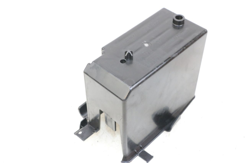 photo de BATTERIEKASTEN PIAGGIO VESPA PRIMAVERA 4T 50 (2021 - 2024) - Detailansicht des Bauteils