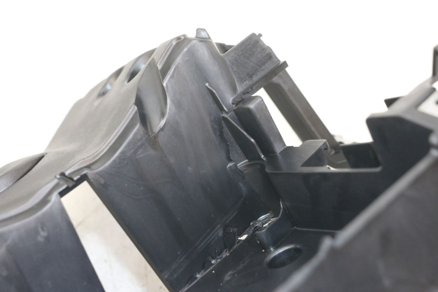 photo de BATTERIEFACH YAMAHA XMAX X-MAX ABS 125 (2017 - 2020) - Zoom auf Gebrauchszustand